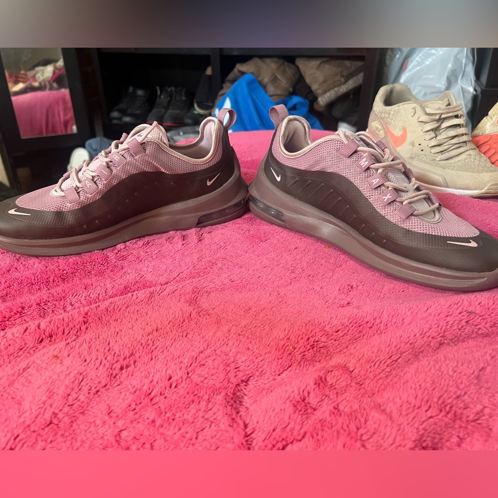 Nike airmax Rose and Chocolate Athletic Shoes - Picture 4 of 7